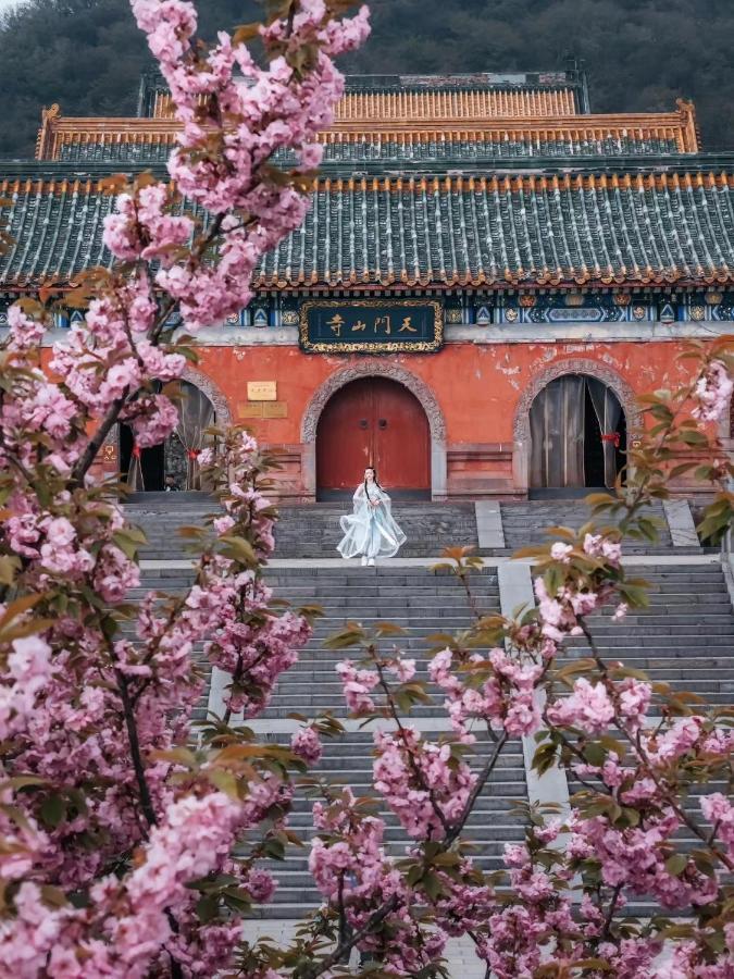 Zhangjiajie Hero Boutique Hotel Экстерьер фото